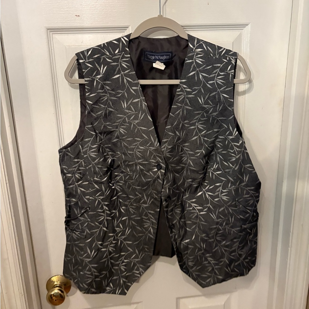 Gray Leaf‎ Pattern Vest